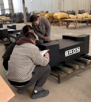 Bezoek aan staatsklanten versterkt de testnormen voor tegenwicht