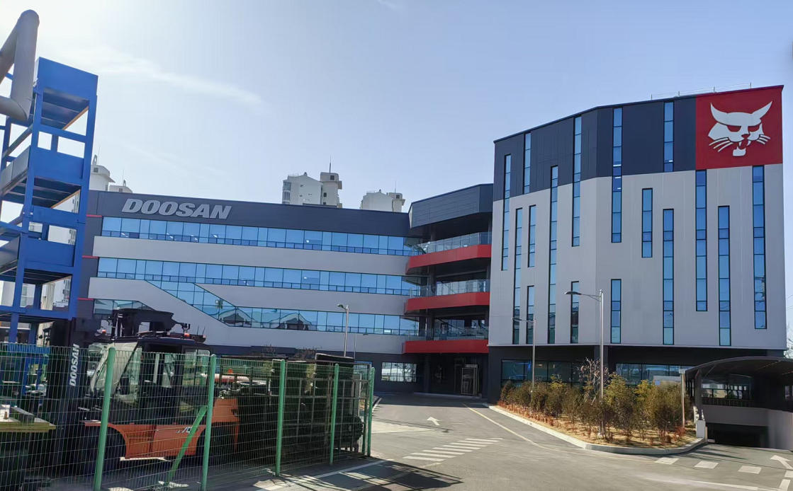 Een delegatie van bedrijfsleiders bezocht een belangrijke Zuid-Koreaanse klant.